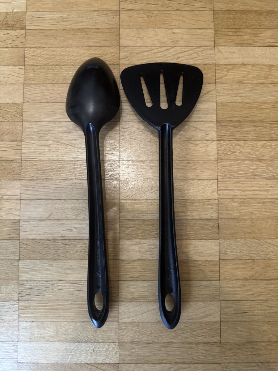 Set di posate: Set da cucina: mestolo e spatola neri - Perfetti! – Nuovo (secondo la descrizione) da Viganello venduto da BlackPanda0003 1