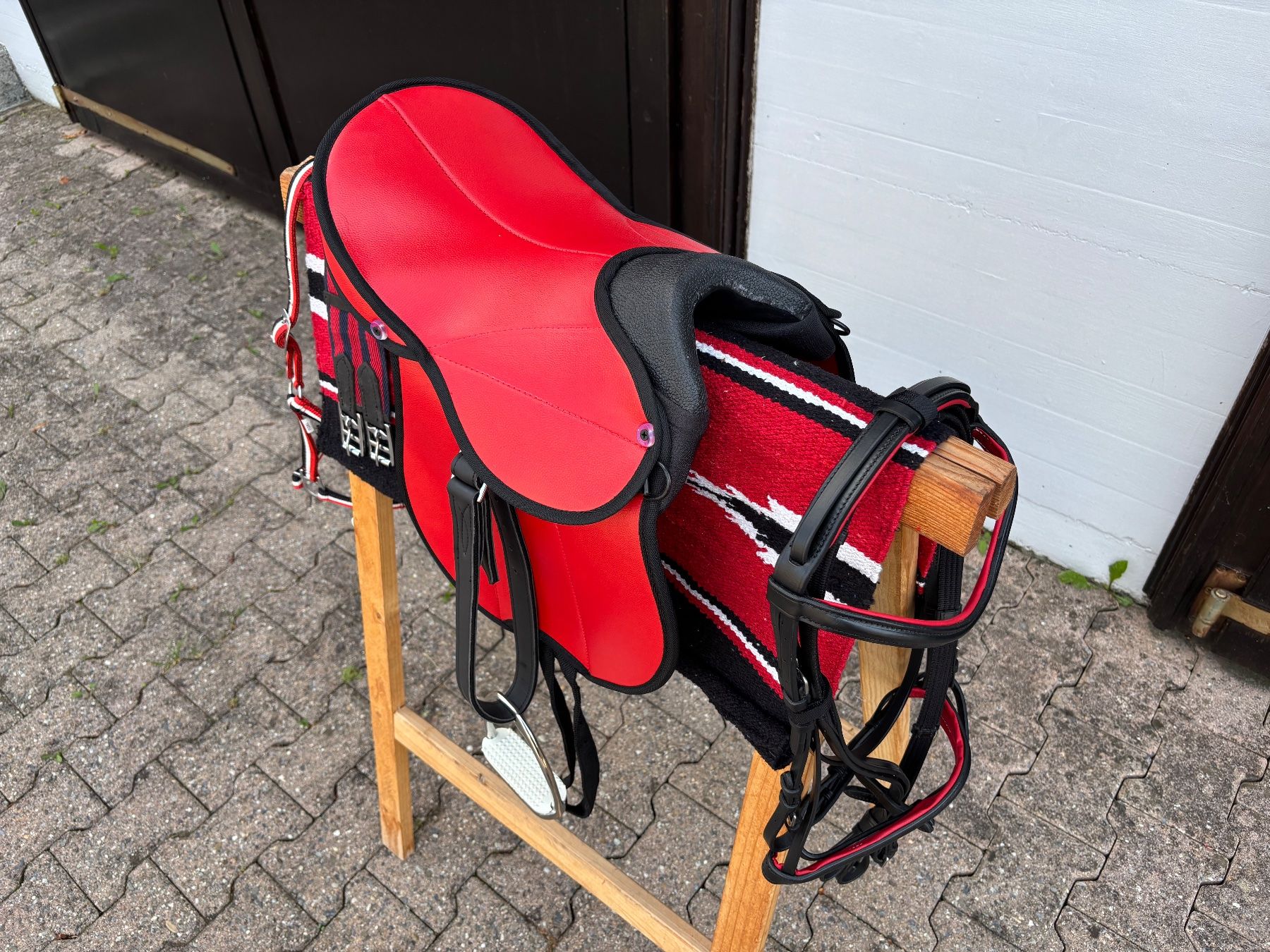 Sattel & Sattelzubehör: schönes rotes Ponysätteli – Gebraucht aus Feldbach von Fea1 7