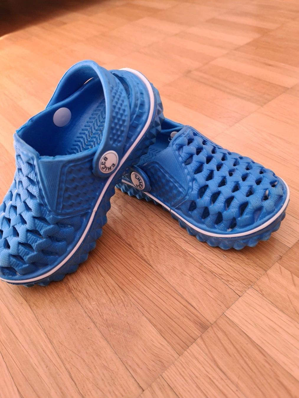 Scarpe per ragazzi: CHICCO Badeschuhe Gr. 21 – Usato da Jona venduto da Good_luck_ 7