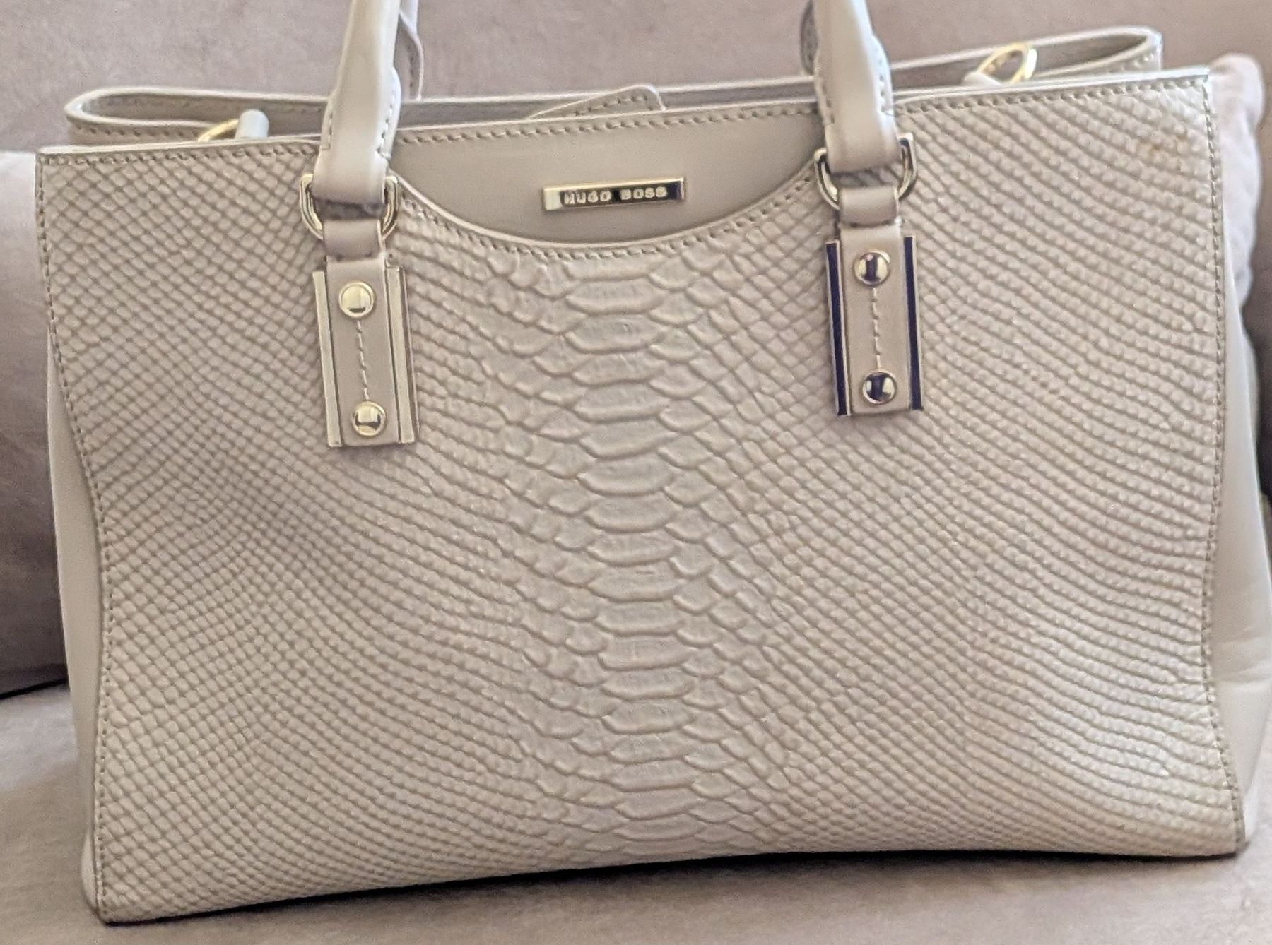 Hugo Boss Borse da donna: Handtasche Hugo Boss beige – Nuovo (secondo la descrizione) da Solothurn venduto da Fleur73