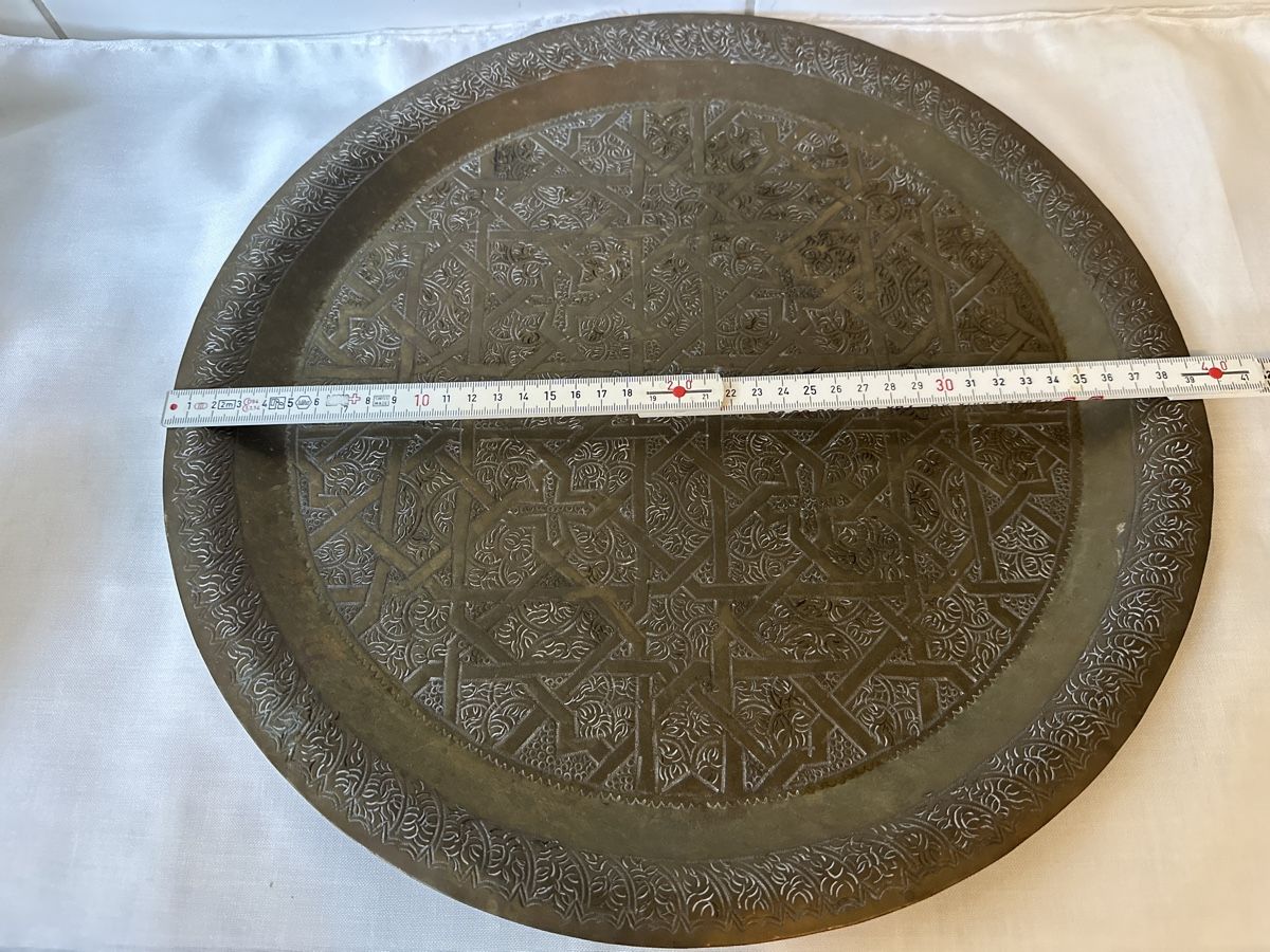 Piatti di portata: Antikes Tablett Messing 40 cm Durchmesser Deko Vintage – Usato da Zürich venduto da Chaeffeler 2