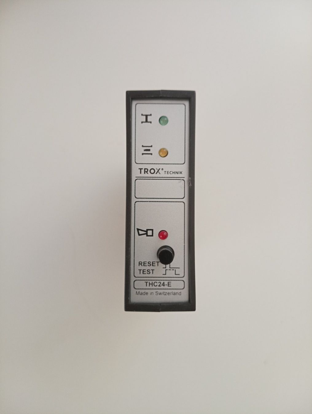 Componenti elettronici: BV-Control TROX Steuer- und Anzeigegerät / THC24-E – Usato da Ufhusen venduto da HKSC