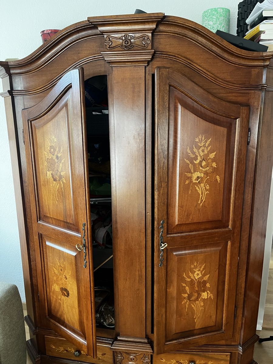 Armadi: Antiker Schrank – Usato da Biel/Bienne venduto da a.hirzel 1