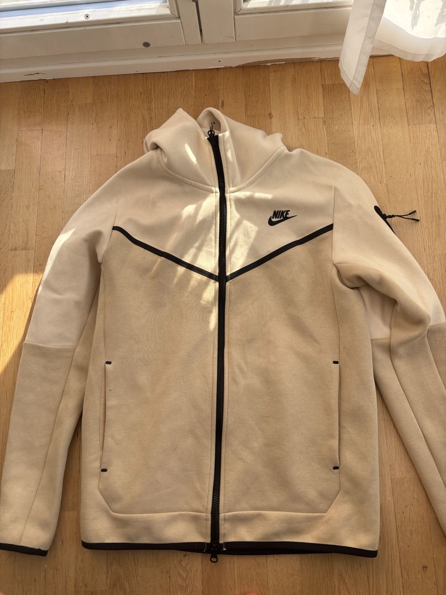 Nike Giacche: Jaquette Nike tech  – Usato da Lausanne venduto da p.r_chrstn