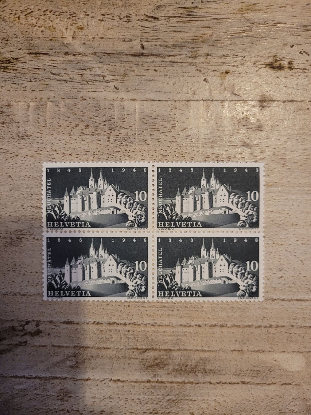 Tous les timbres: Schloss Neuenburg – D'occasion à Inwil par Flower2325
