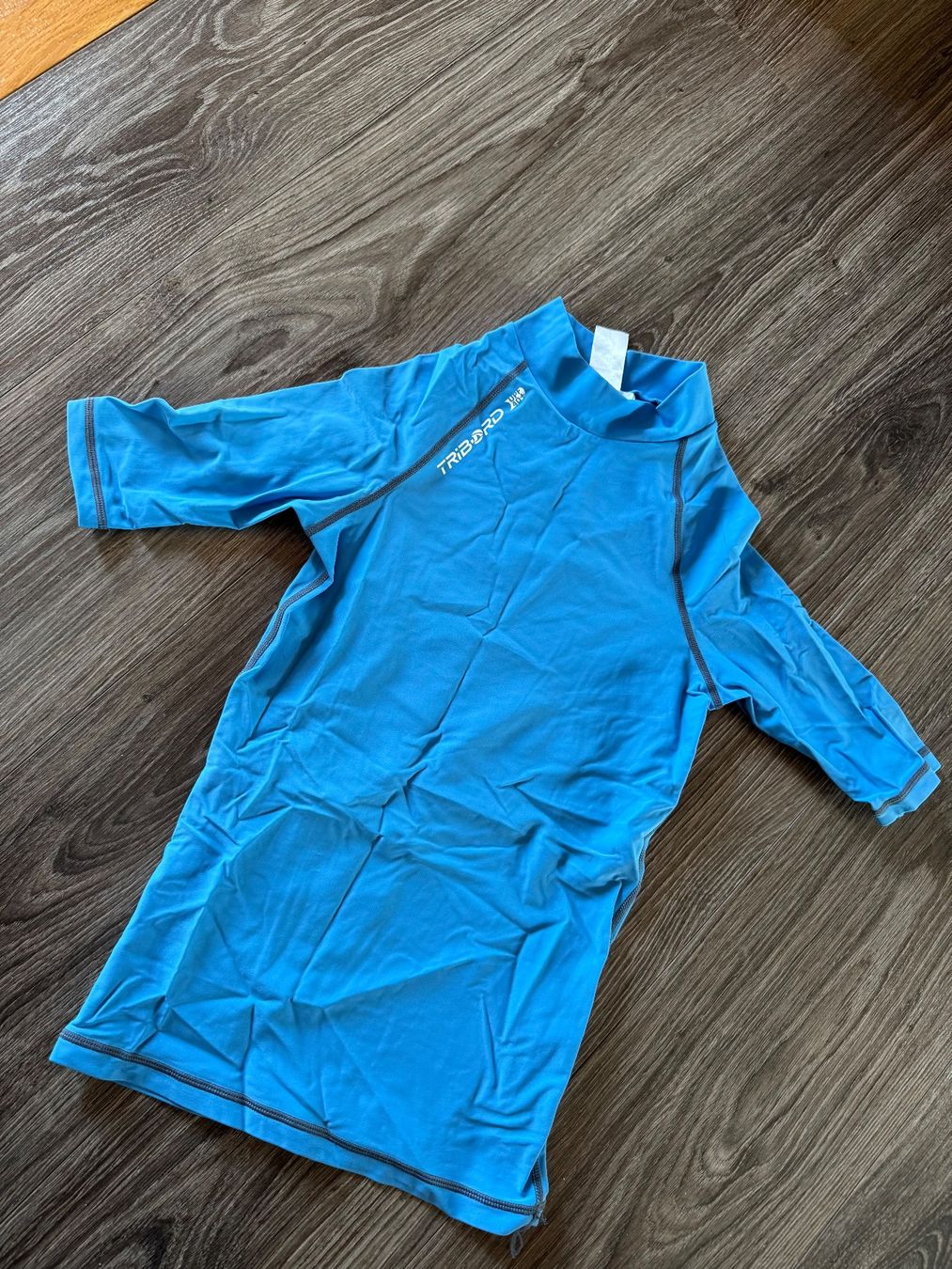 Costumi da bagno: T shirt anti UV 12 ans – Usato da Chermignon-Bas venduto da mioumiou35