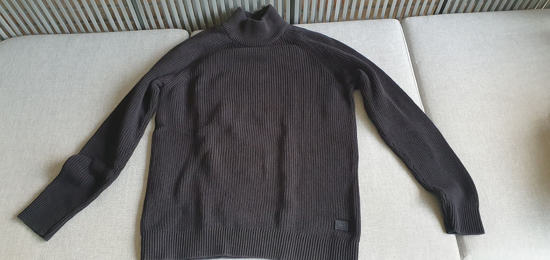 Pullover & Sweatshirts: Schwarzer Wollpulli mit Stehkragen Gr L – Gebraucht aus Möriken AG von mar_p8vr 1