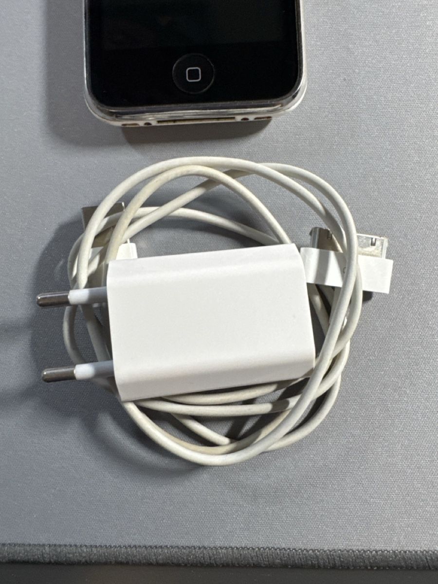 Apple Telefoni cellulari / Smartphones: Vintage iPhone 3GS 16GB - NOT looked & fully functional – Usato da Belmont-Lausanne venduto da Daverine 2