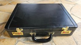 Elegante, schwarze Leder Aktenkoffer mit Zahlenschloss!