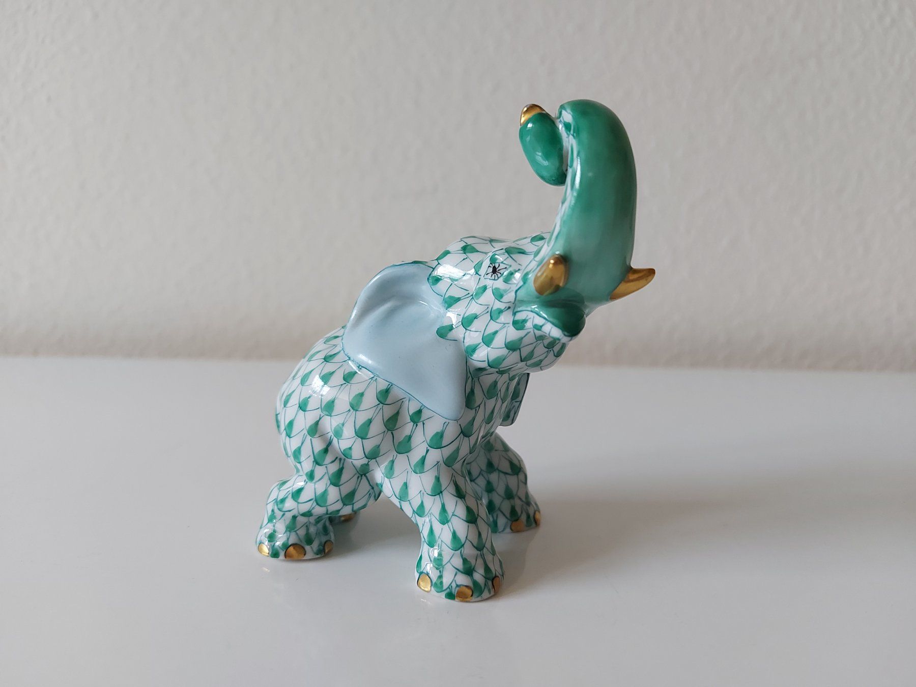 Herend Statuette: Herend  Hungary  Porzellan  Elefant  fishnet grün – Nuovo (secondo la descrizione) da Zürich venduto da Daniel517