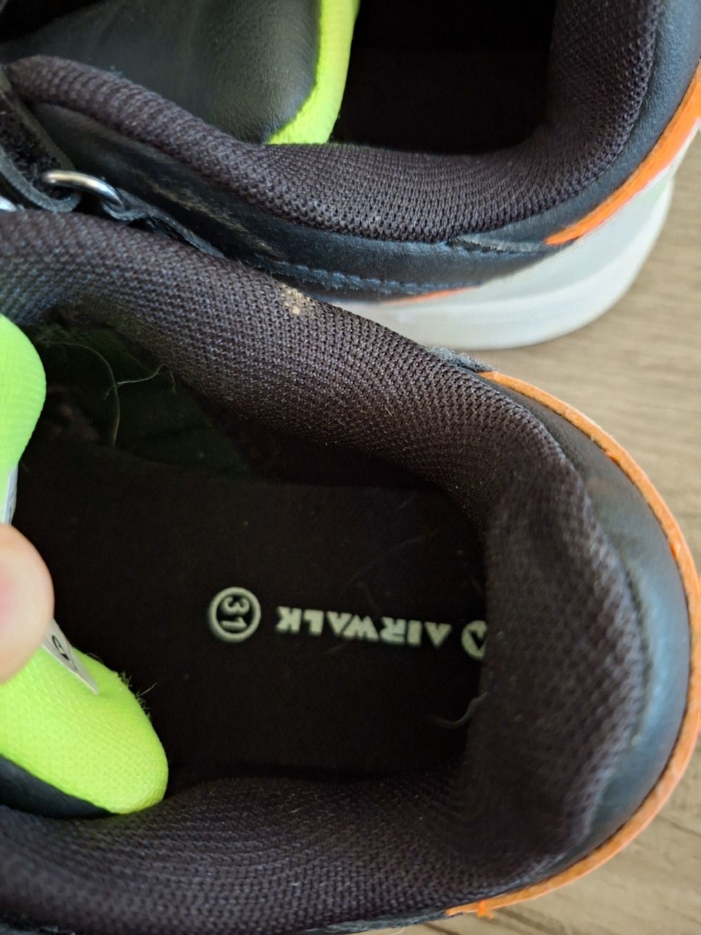 Scarpe per ragazzi: Kinder Schuhe Grösse 31 – Usato da Winterthur venduto da Ausmisten2026 2