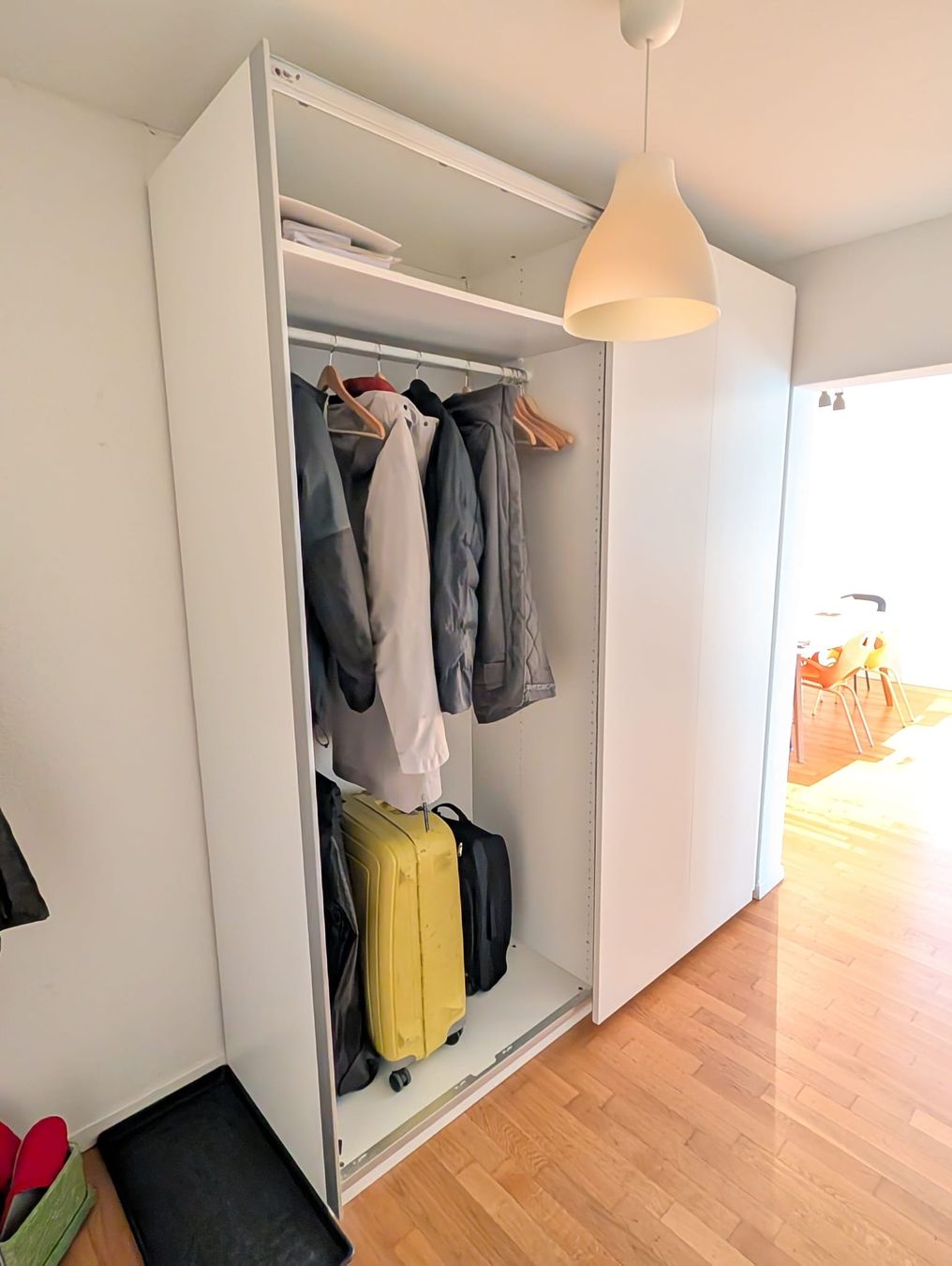 Ikea Armadi: Minimalist White Wardrobe - Sliding Doors - Excellent! – Usato da Adliswil venduto da ivoabreu 4
