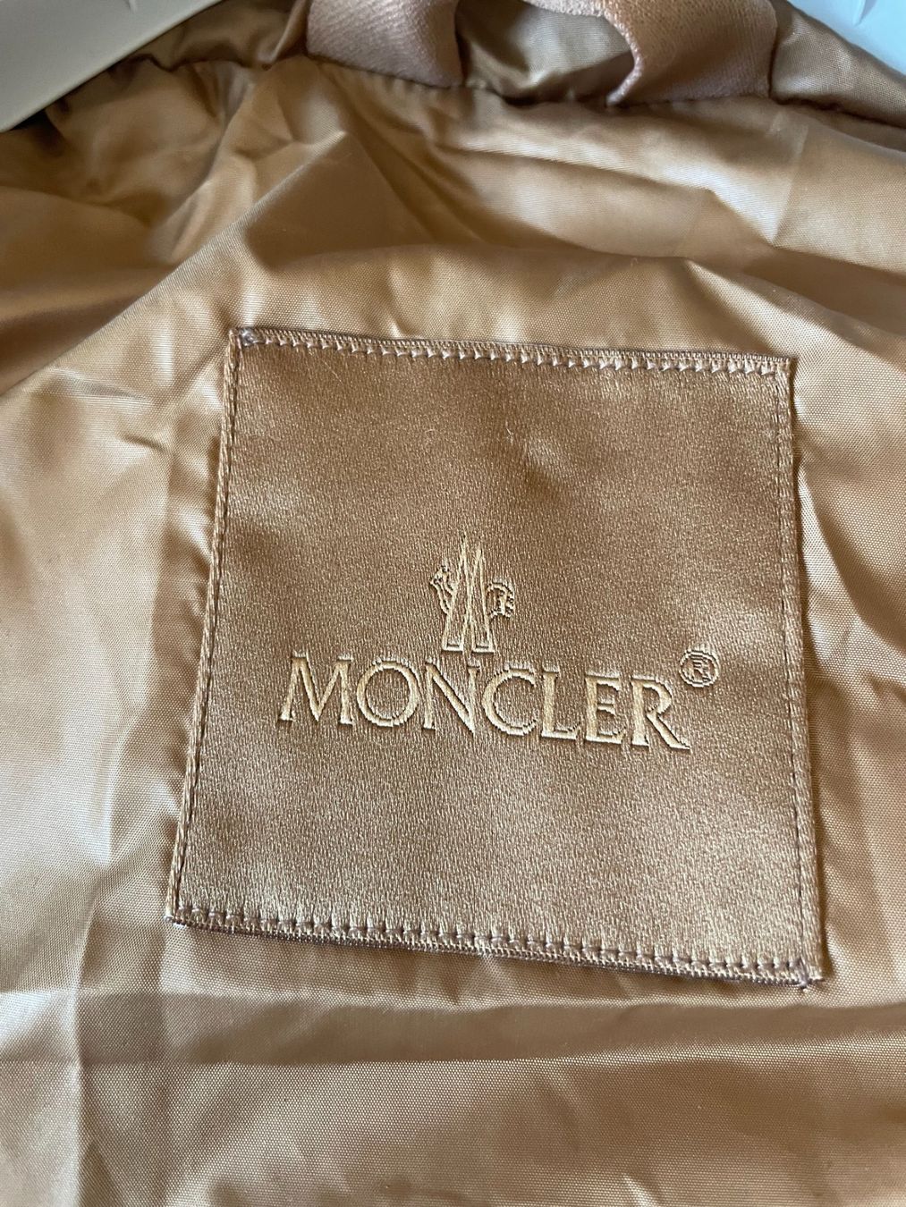 Moncler Gilet & Giacche: " NEU" Moncler Weste NFC chip – Nuovo (secondo la descrizione) da Auw venduto da Neo_z2rq 2