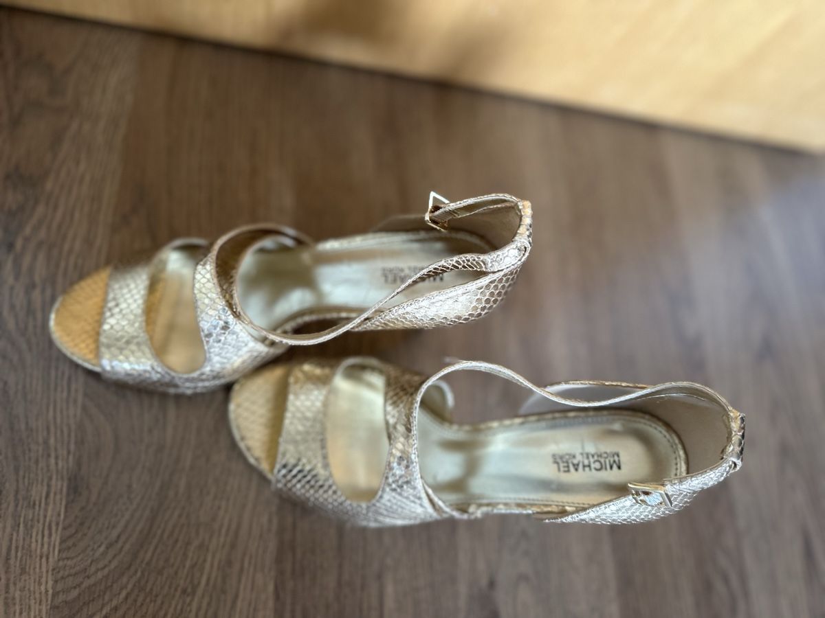 Michael Kors Scarpe da donna: Goldene Michael Kors High Heels Gr. 40 – Nuovo (secondo la descrizione) da Triesenberg venduto da Angve 1
