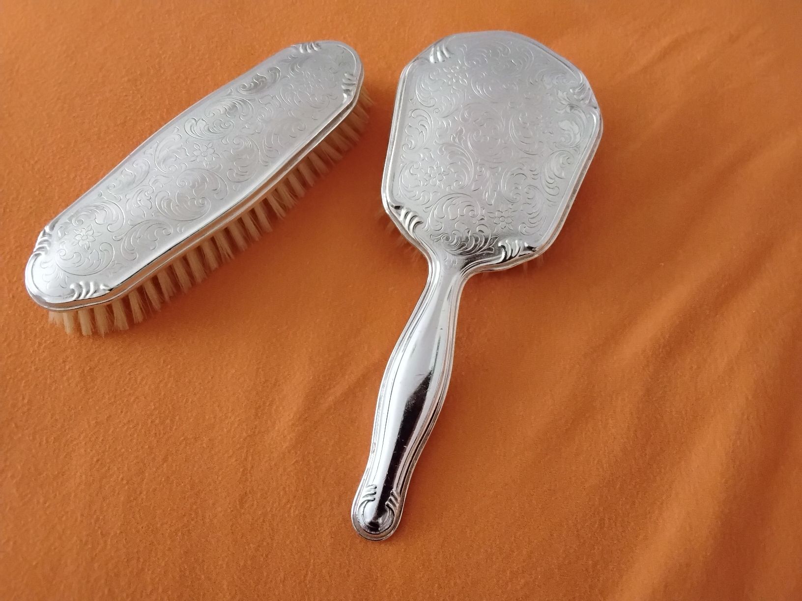 Altro per la cura dei capelli: Haarbürsten alt – Usato da Wolhusen venduto da Schmetterling1975