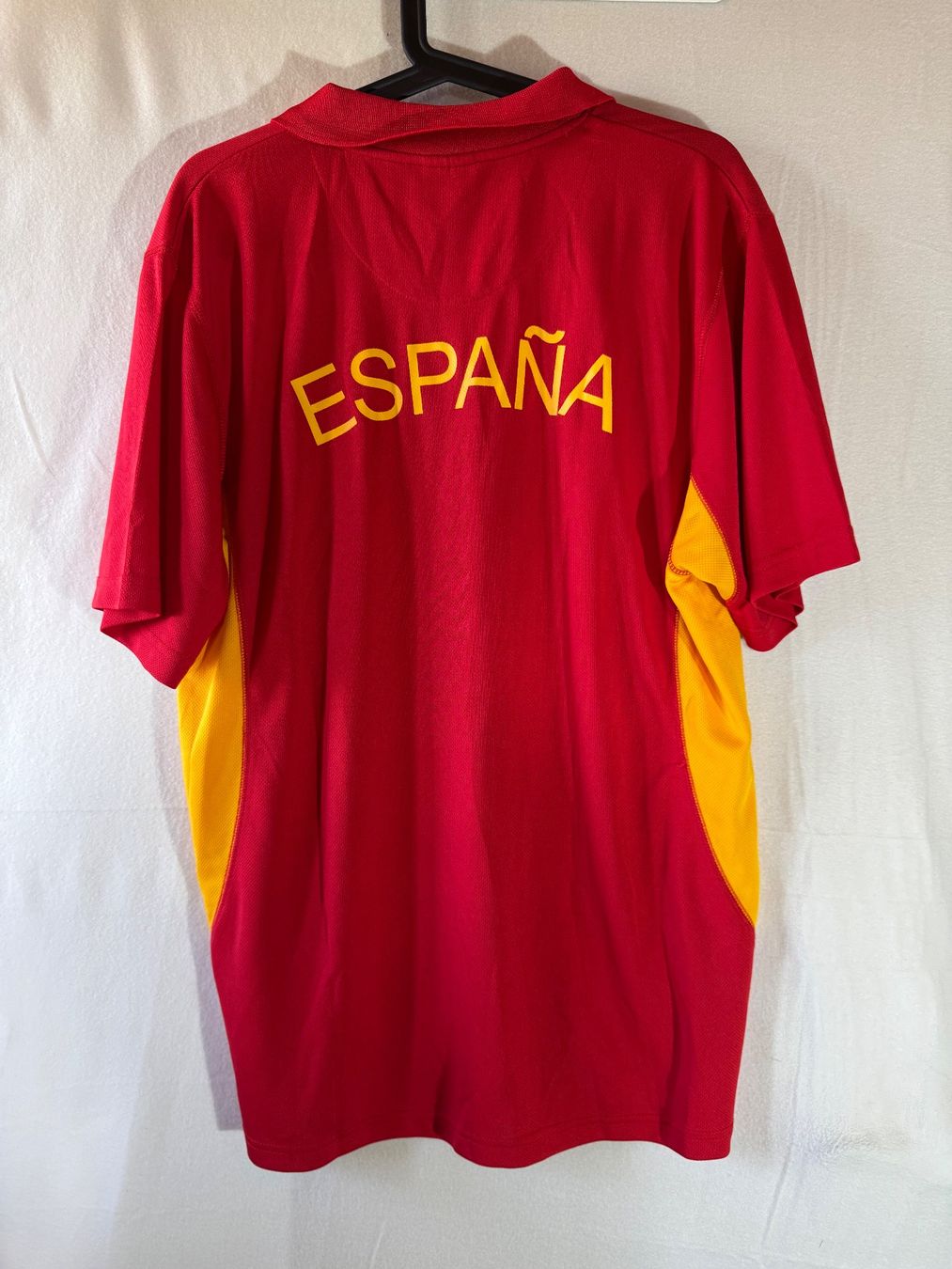 Leibchen & Hosen: Spanisches Trikot Fan Shirt Gr. L – Gebraucht aus Grosswangen von second_hand_dress 5