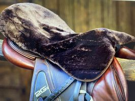 Neu - LeMieux Merino Lammfell Seat Saver (Sattelbezug)