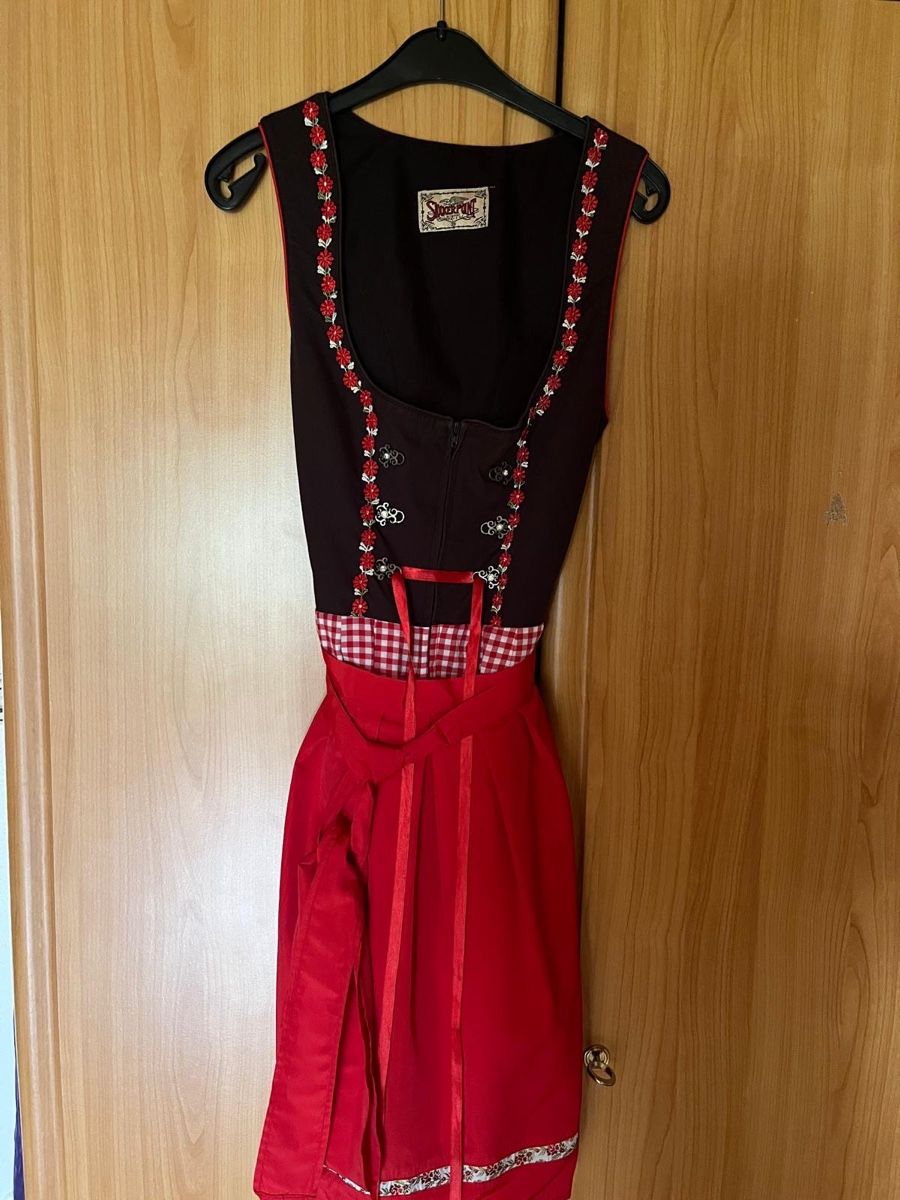 Robes: Dirndl – D'occasion à Balgach par rap_d5xf