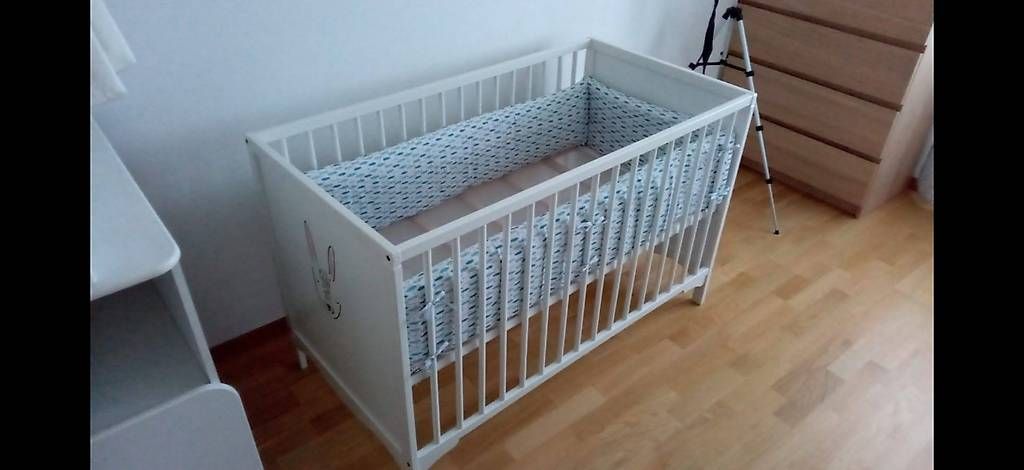 Betten: Lit bébé modulaire + matelas + draps – Gebraucht aus Brügg BE von sop_pyj2