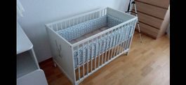 Lit bébé modulaire + matelas + draps