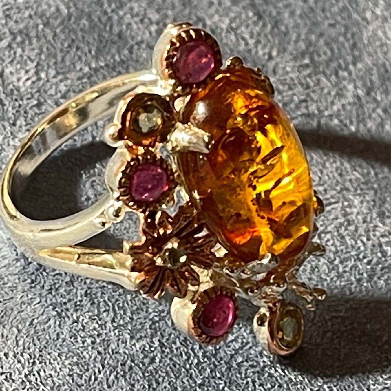 Llan Valls Joies Anelli: Natural African Red Amber & Ruby Asymmetric Gold 925SS Ring – Nuovo e nell'imballaggio originale da Birsfelden venduto da Brut 3