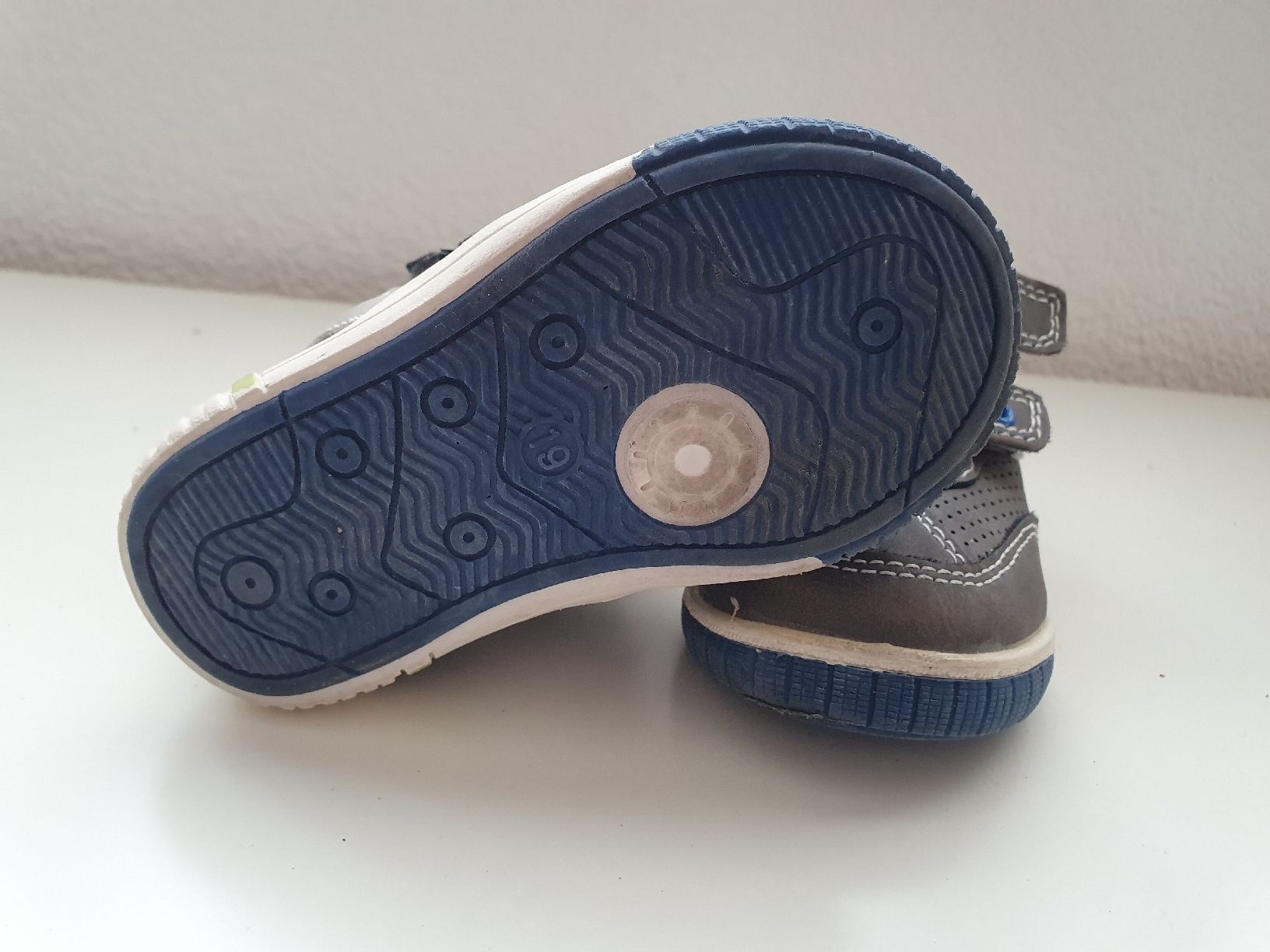 Scarpe da uomo: Turnschuhe Freizeit Schuhe Gr 19 – Usato da Niederönz venduto da STI88 2