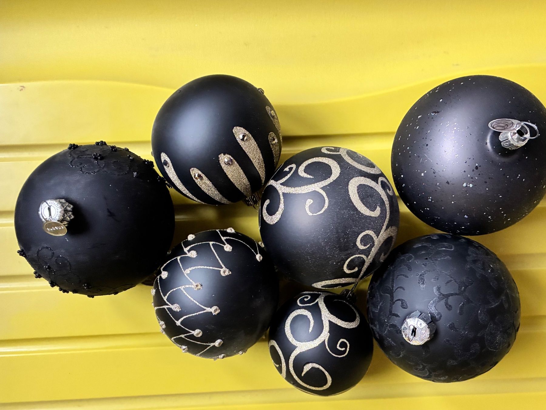 Alle Dekorationen: Verschiedene schwarze CHRISTBAUMKUGELN – Gebraucht aus Embrach von korbflechter49 2