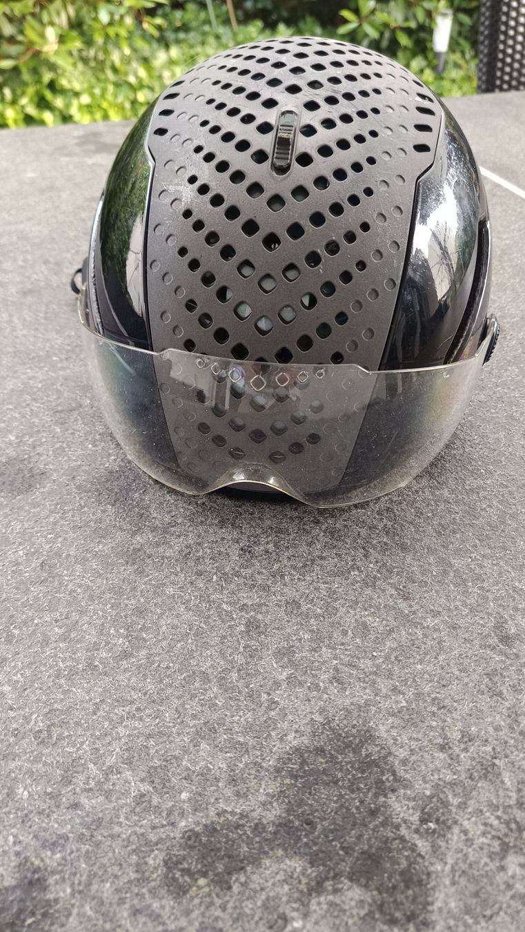 Casques: Velohelm mit Visier – D'occasion à Mönchaltorf par maese18