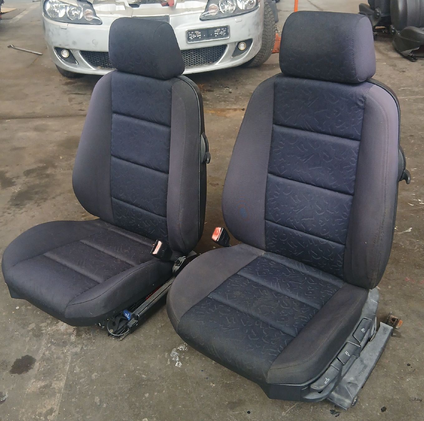 BMW Tutti pezzi di ricambio auto: Sièges avant BMW E36 316 Compact  – Usato da la heutte venduto da Auto-stock