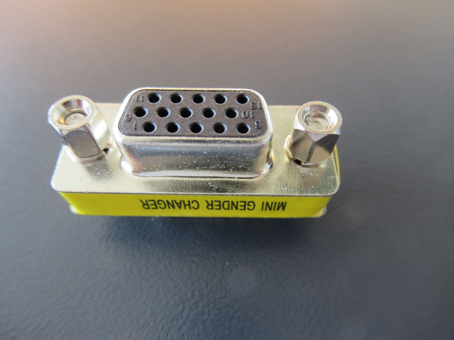 Laufwerke & Adapter: VGA Gender Changer 2x15-pol – Gebraucht aus Obergösgen von cairn 3