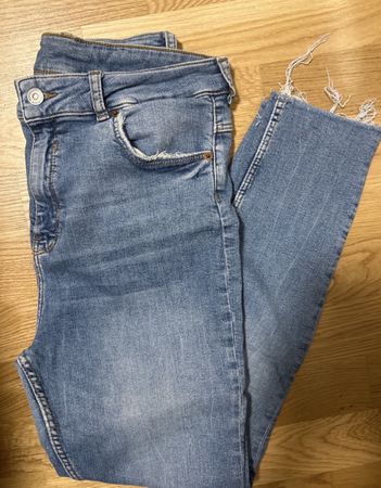 ZARA JEANS MIT FRANSEN Grösse 40