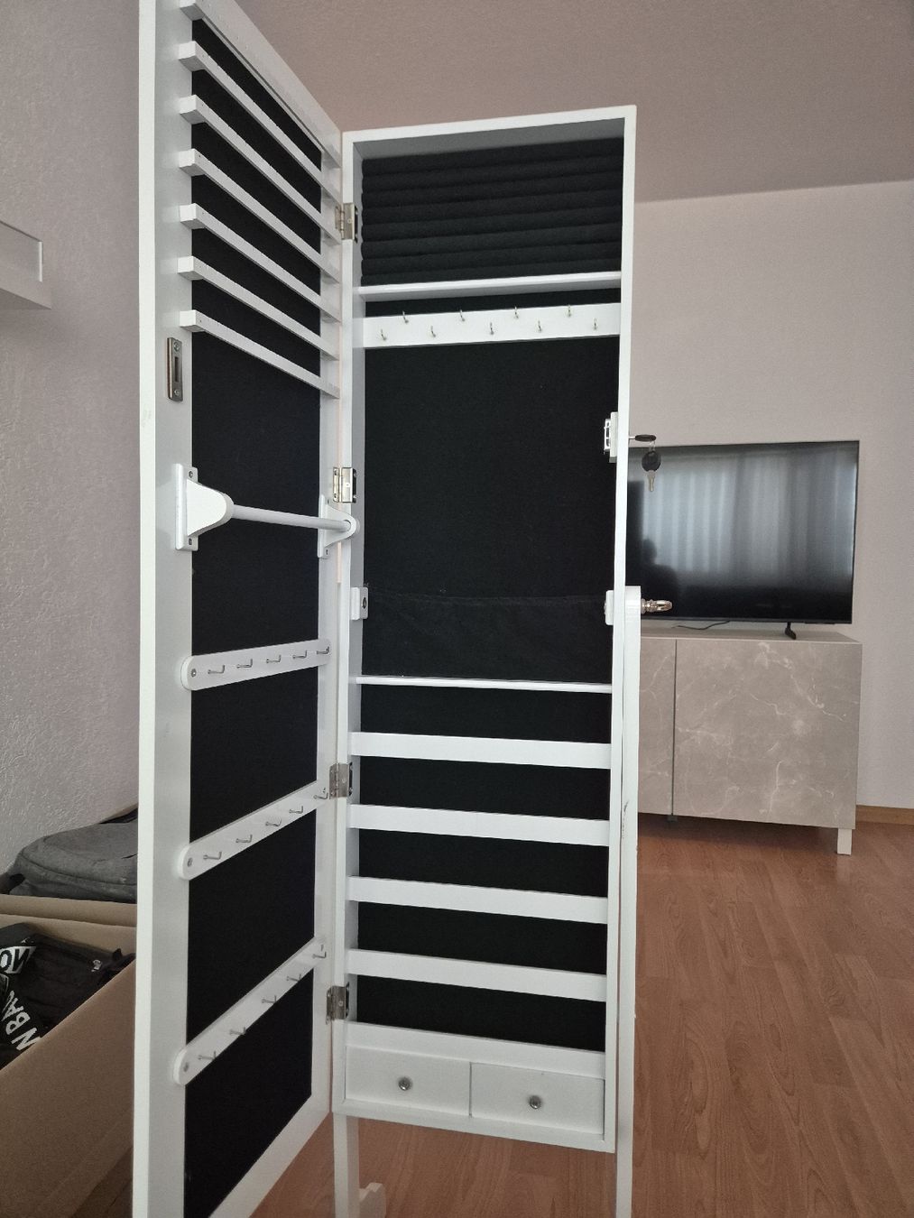 Alle Dekorationen: Schmuckschrank – Gebraucht aus Uznach von mel_w5jn 1