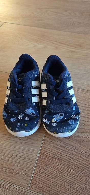 Scarpe per ragazzi: Adidas Kinderschuhe (21) – Usato da Schwändi GL venduto da rah_l5mz