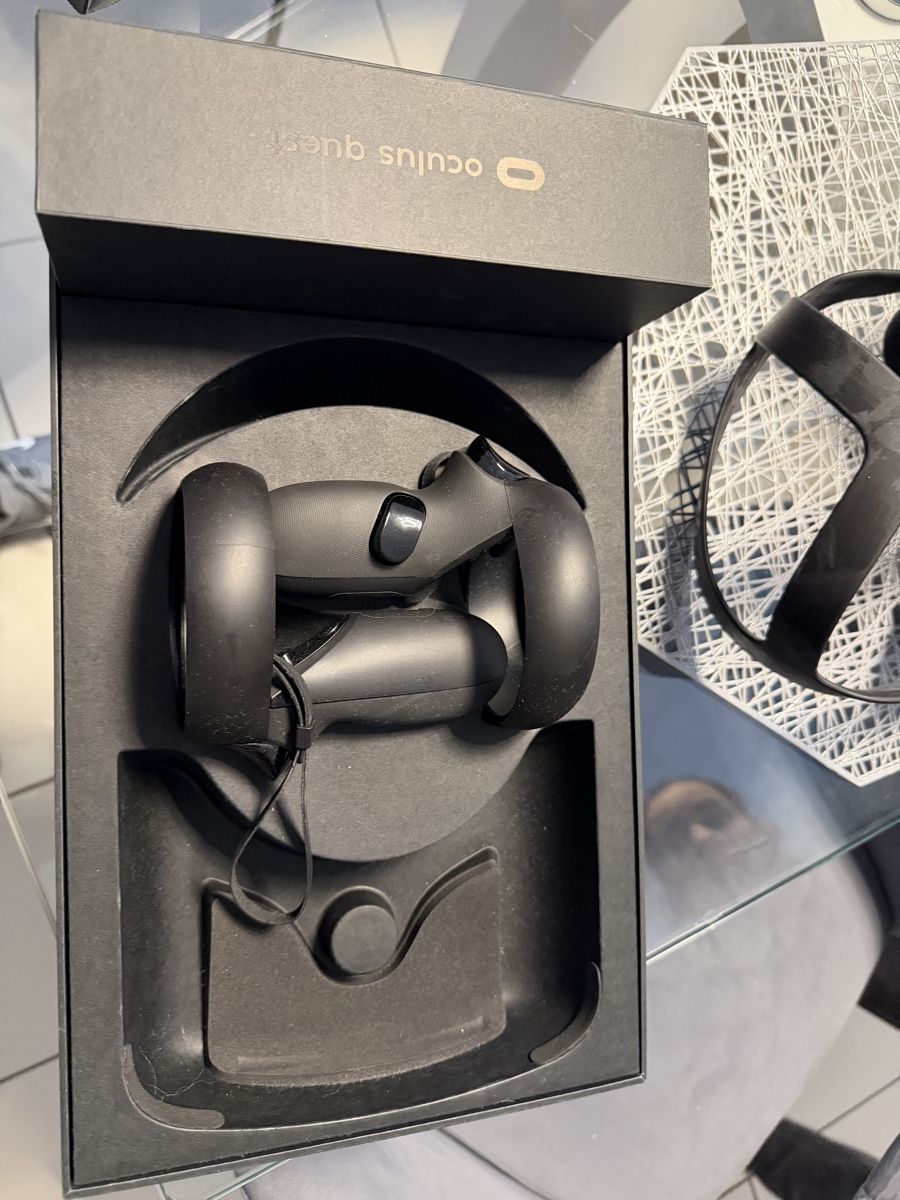Meta Casco VR: Casque VR Oculus Quest avec manettes et boîte – Usato da Riddes venduto da dav_6xfd