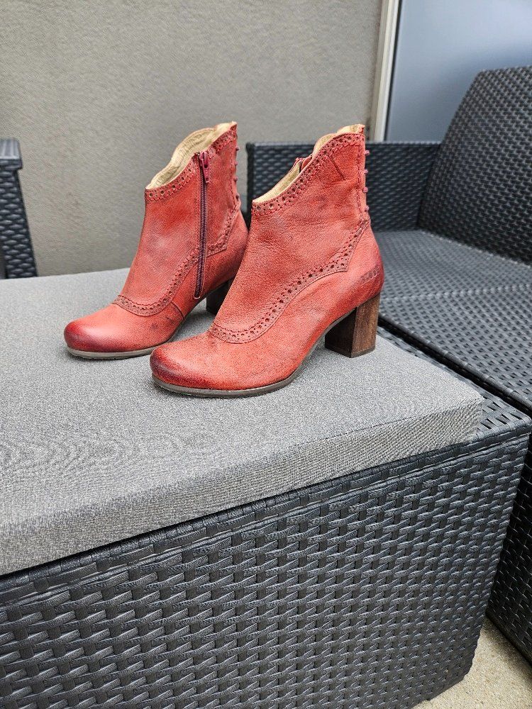 Scarpe da donna: Bottines Dkode cuir rouge- taille 37 - style vintage – Usato da Meyrin venduto da net_9cfp