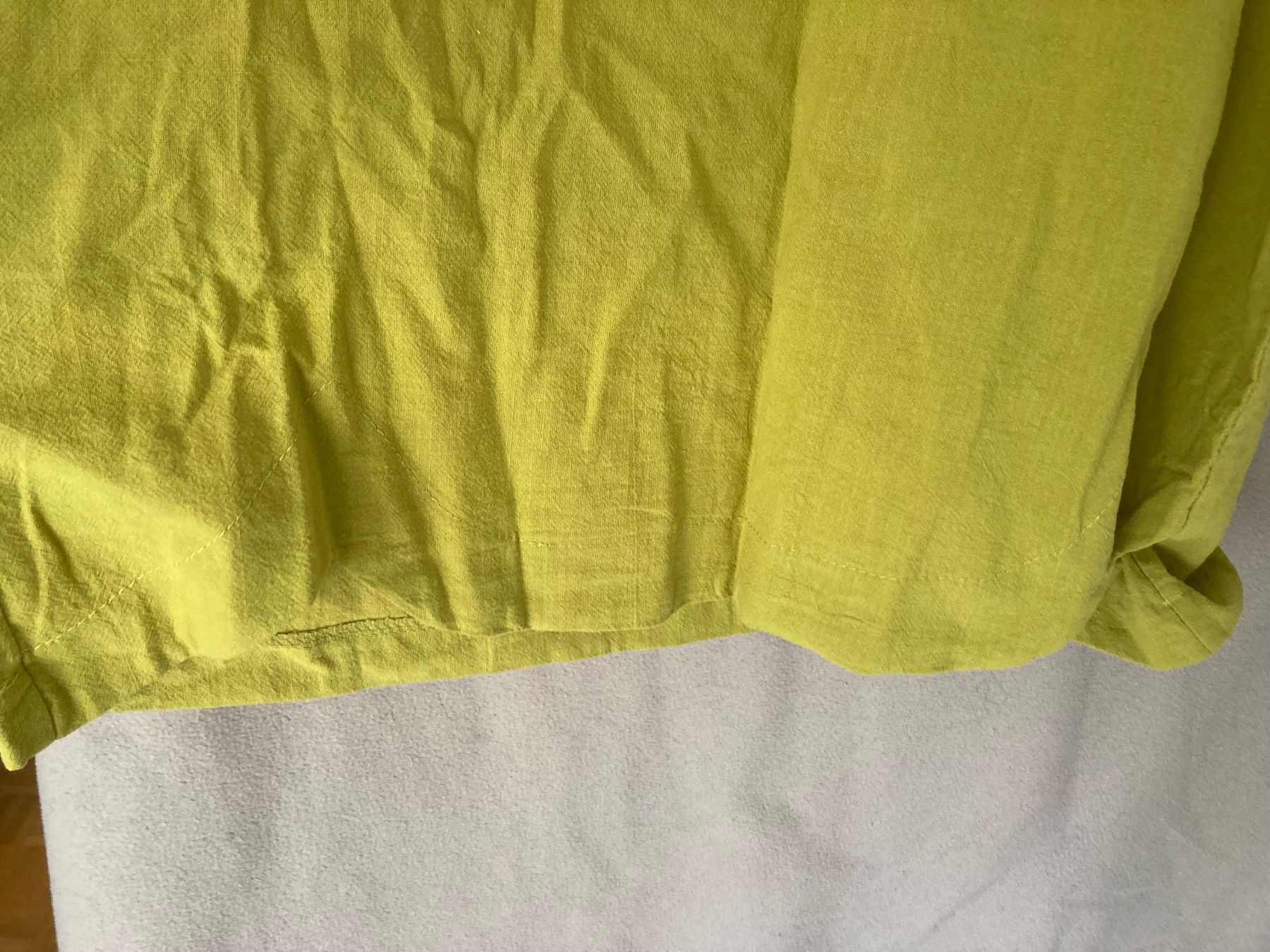 Top: Oberteil Gr. XL grün mit Kragendetail – Usato da Wädenswil venduto da qla76_wh 3