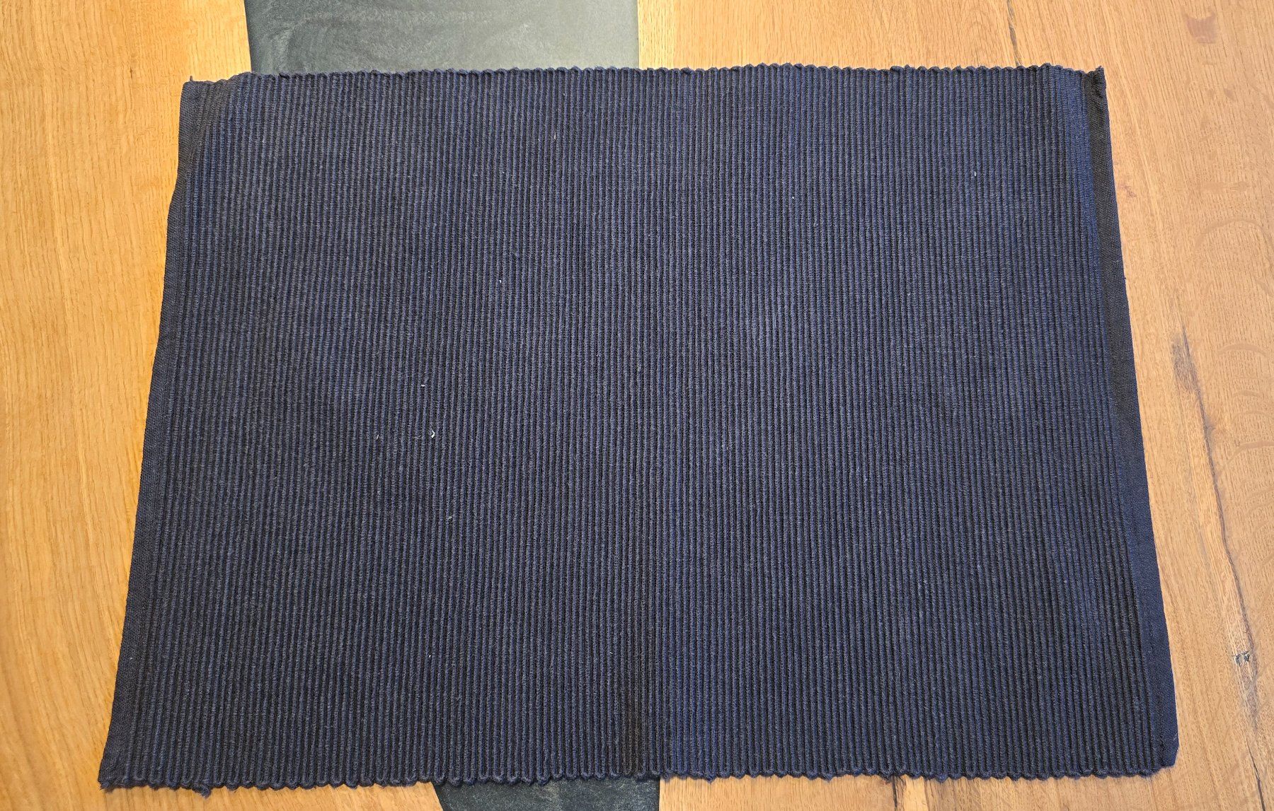 Set de table et chaises: Tischset, neuwertig. – D'occasion à Längenbühl par Niam99
