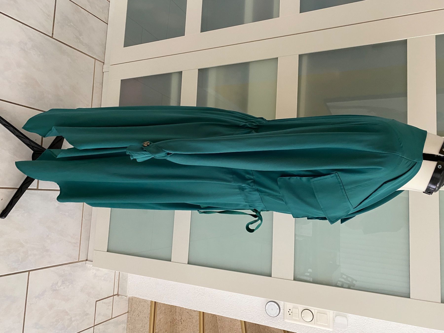 Vestiti: Satin- Kleid von Silvian Heach – Nuovo (secondo la descrizione) da Therwil venduto da Miss-Moneypenny67 1