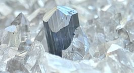 Mineral Rutil hier in Bestqualität auf Bergkristall.Topstufe