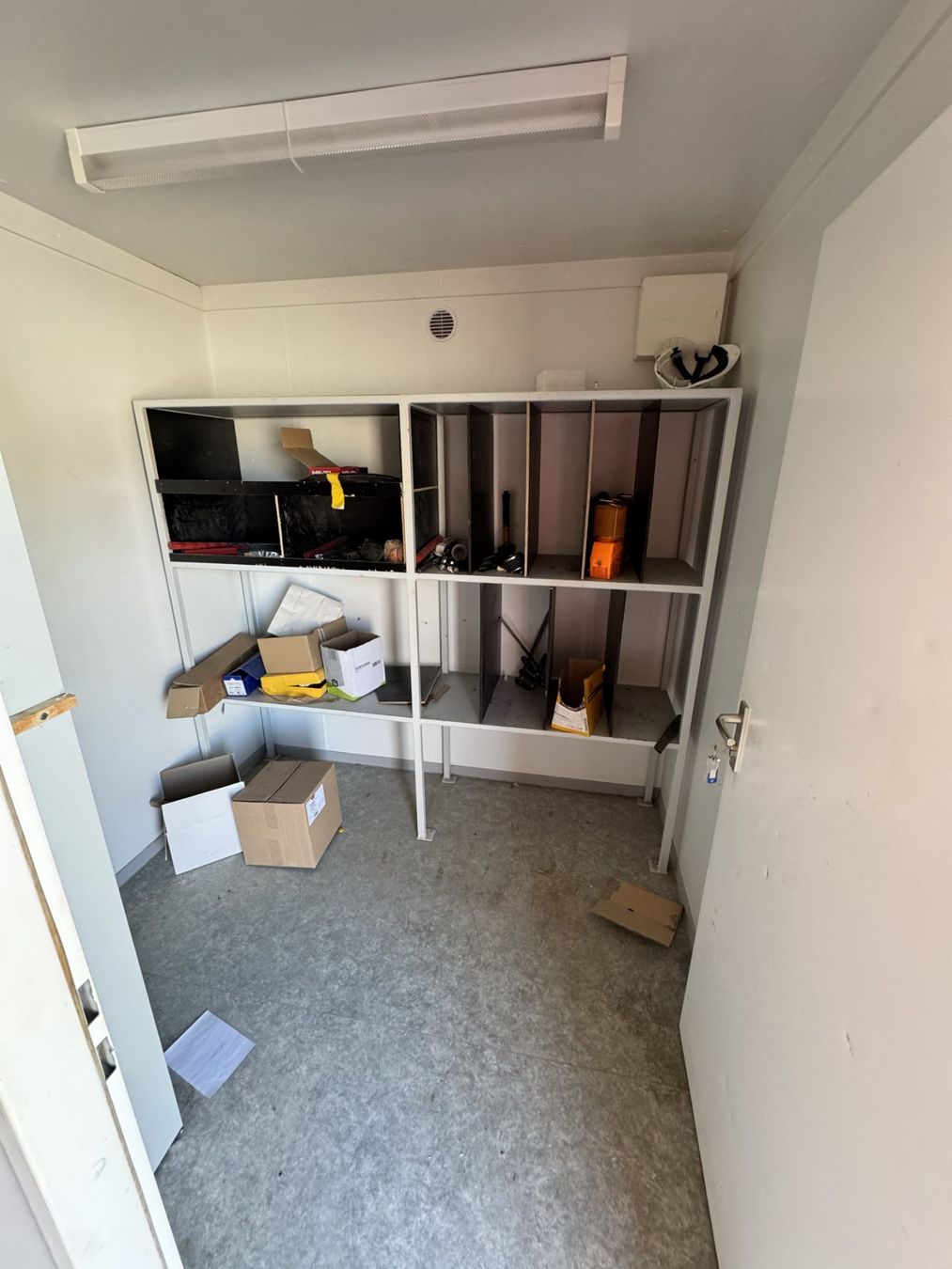 Baucontainer: Polierbaracke gross inkl. Inhalt – Gebraucht aus Hunzenschwil von Zubler_AG_5502 5