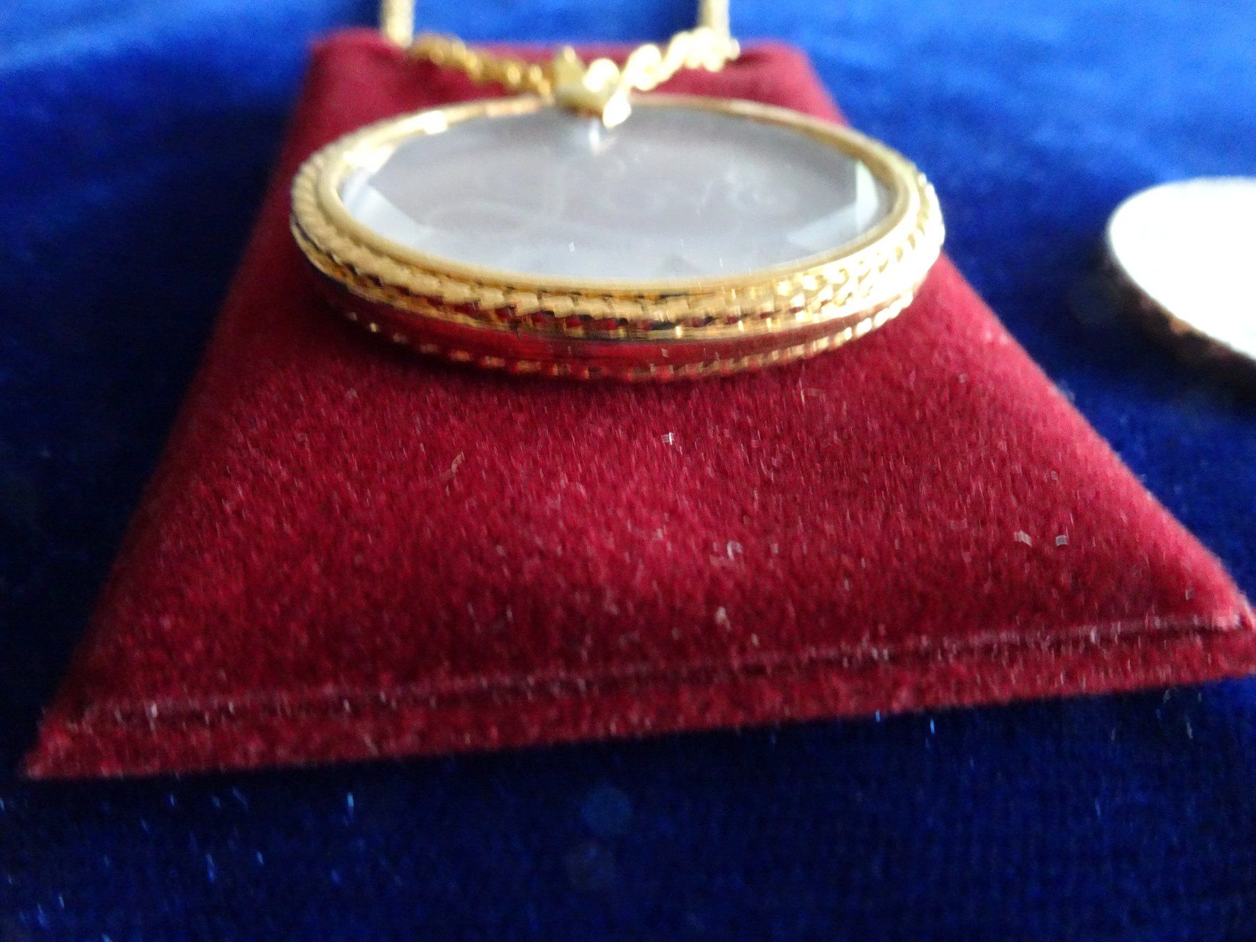 Ciondoli: vergoldeter Anhänger "Love" mit Kette  -  Modeschmuck – Usato da Vitznau venduto da Mina60 5