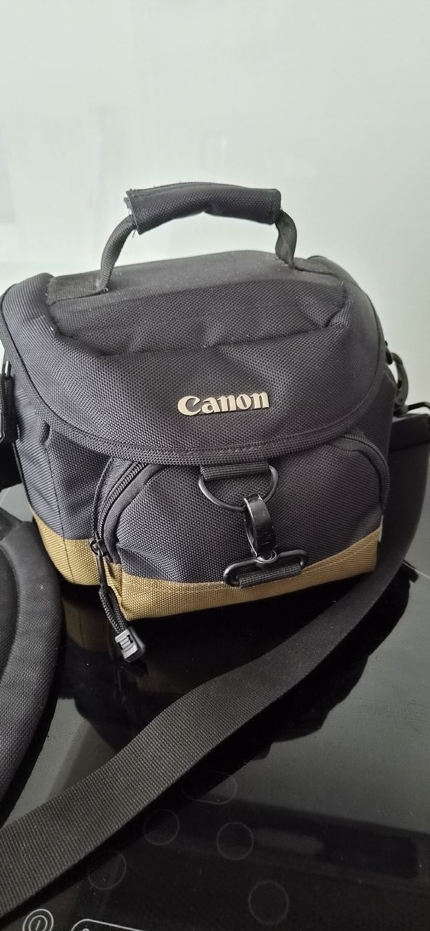 Canon Kamera: Canon EOS 700D Kamera, Tasche, Zubehör, +Weitwinkelobjektiv – Gebraucht aus Männedorf von CWE 1