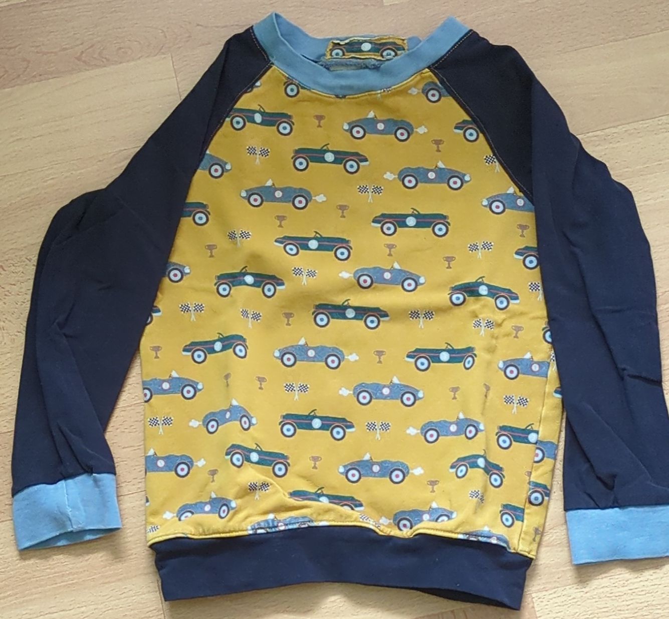 Maglioni & Felpe: Kinder Pullover Autos Grösse 98 guter Zustand – Usato da Adlikon b. Andelfingen venduto da IlonaSp