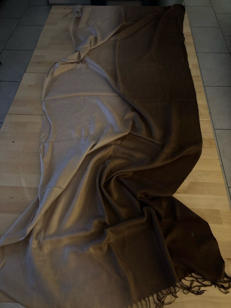 Foulard & Sciarpe: Châle dégradé marron clair et marron foncé avec franges – Nuovo (secondo la descrizione) da Mont-sur-Lausanne venduto da feu1978