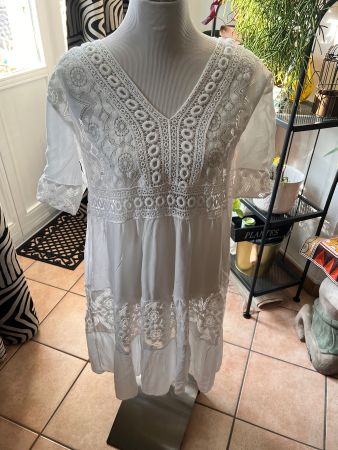 Weißes Ibiza Sommerkleid mit Spitze 38/40
