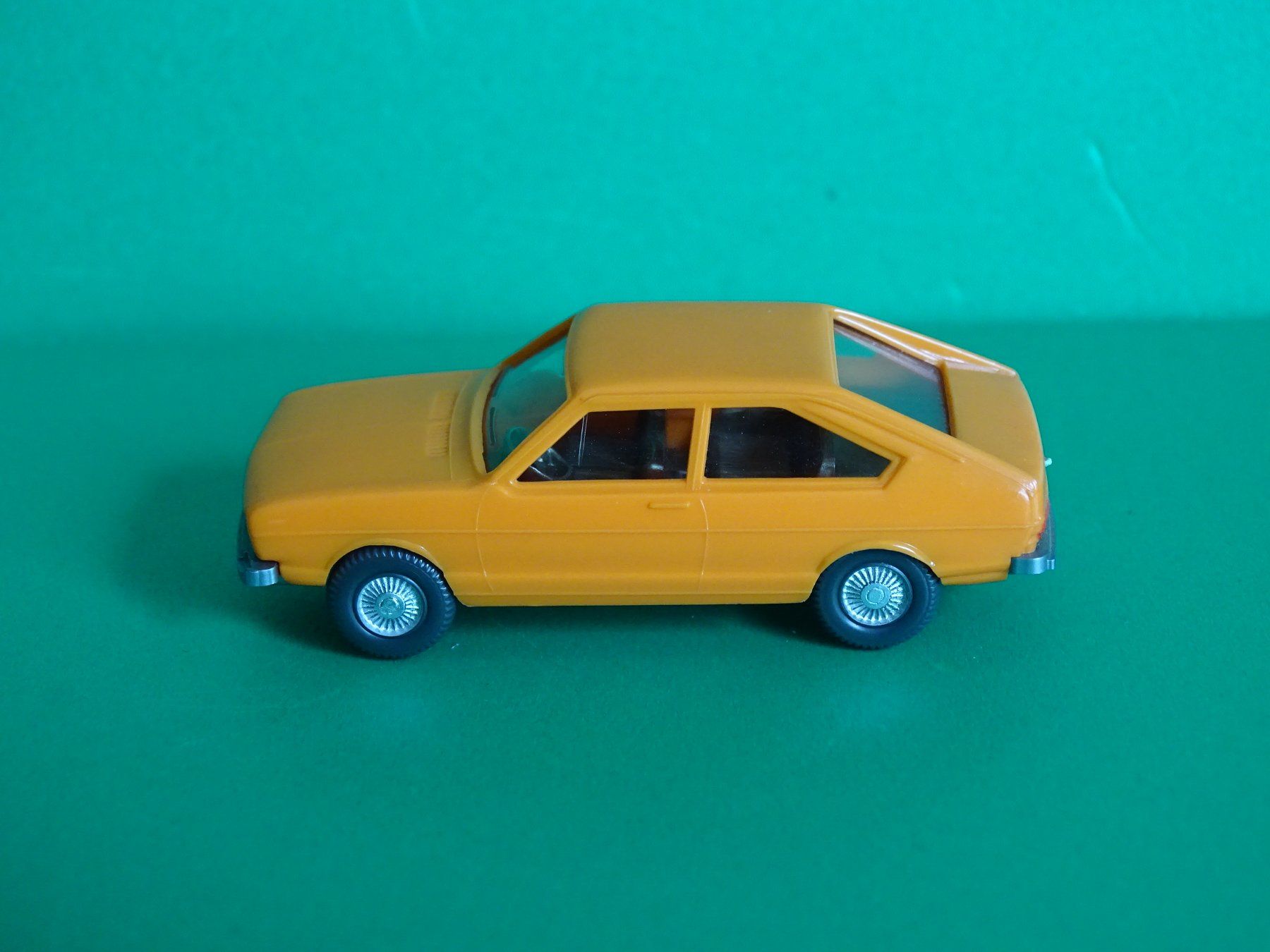Wiking Modellini d'auto: VW Passat von Wiking 1/87 – Usato da Bretzwil venduto da Meex 2