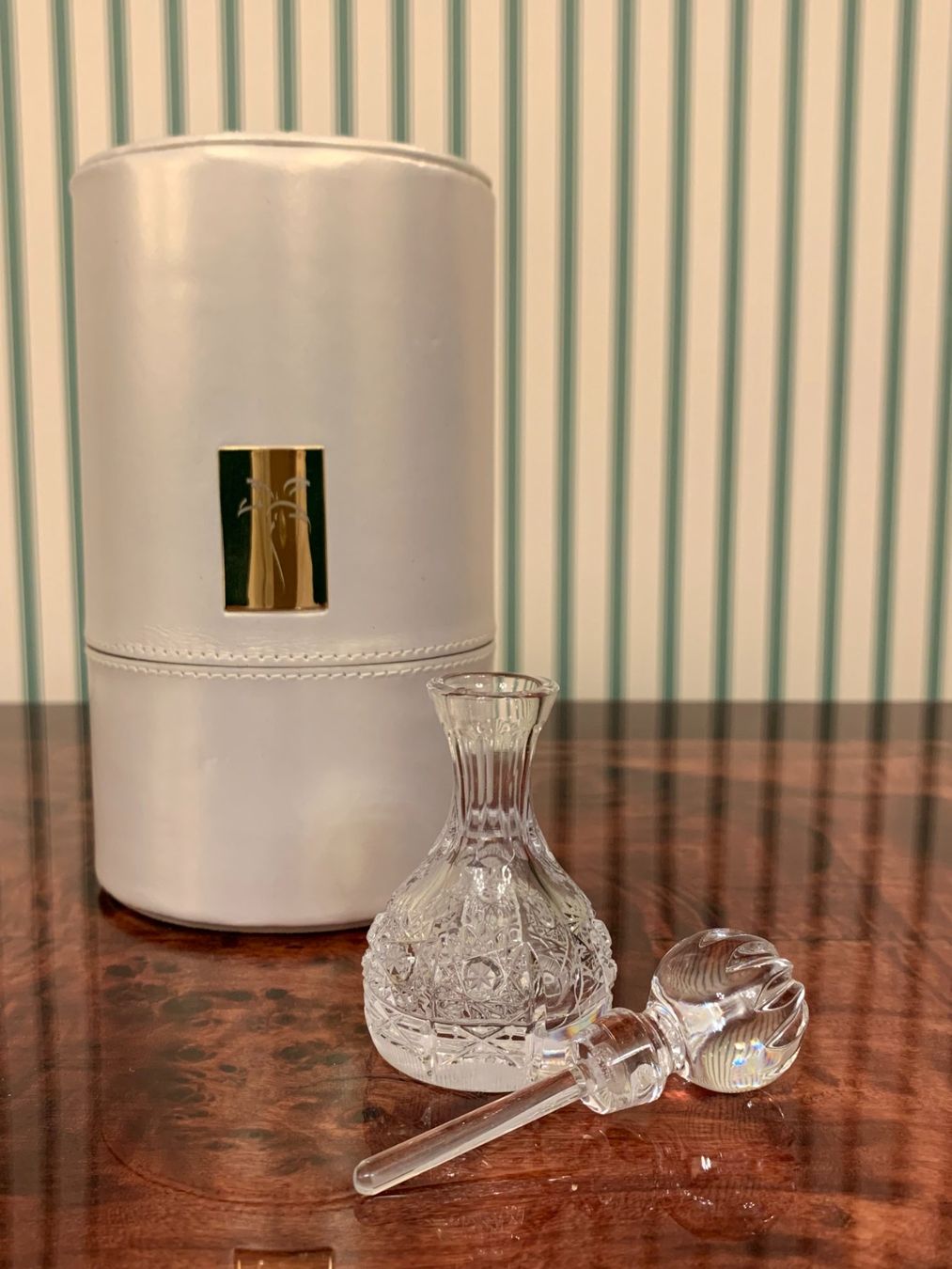 Flaconi: Caesar Crystal perfume oil bottle &  Mansam Leather Sheath – Nuovo e nell'imballaggio originale da Genestrerio venduto da fra_c955