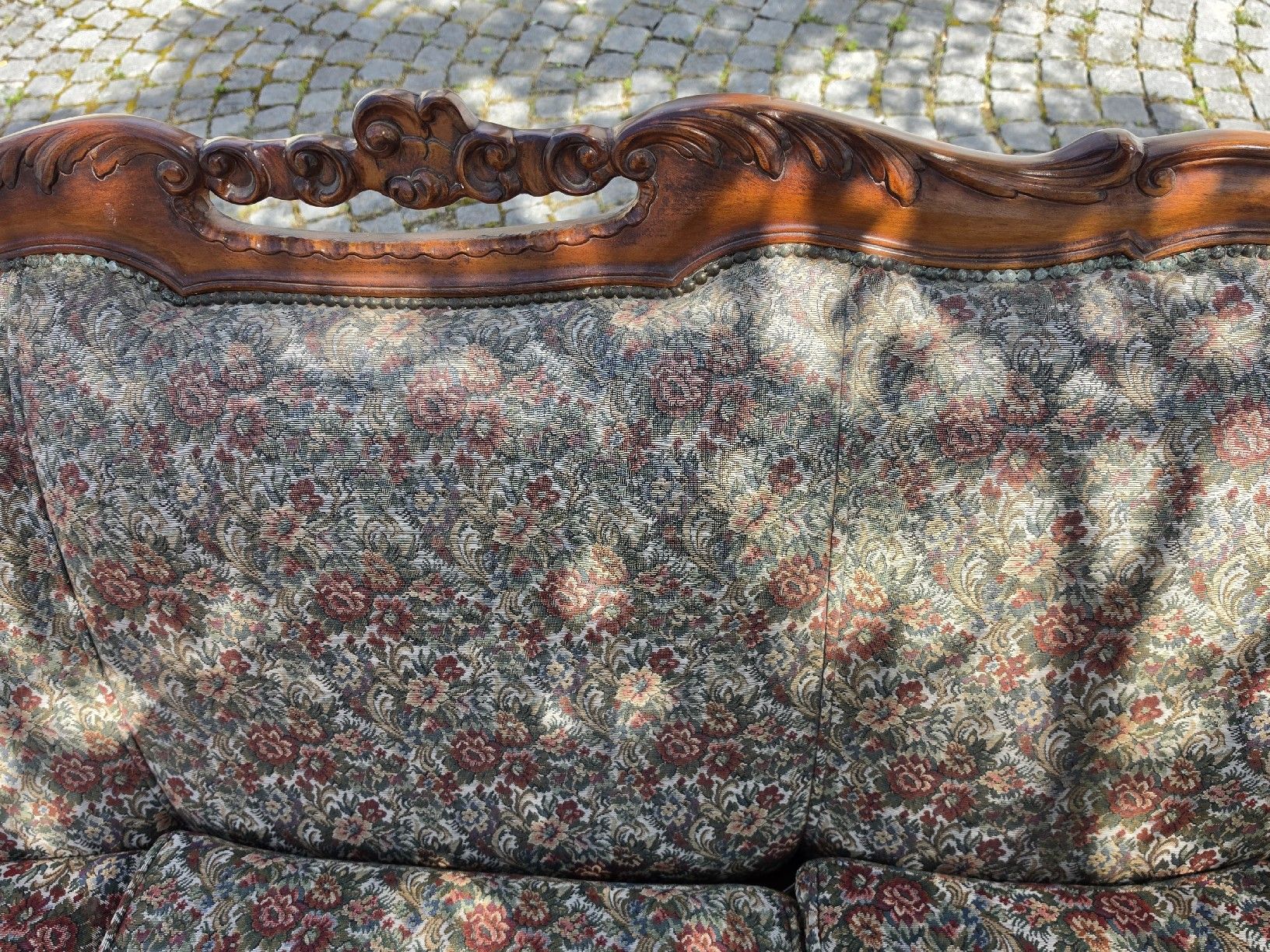 Divani: Antiker 3er-Sofa mit Schnitzereien, Blumenmuster,  – Usato da Mettlen venduto da elios0888 7