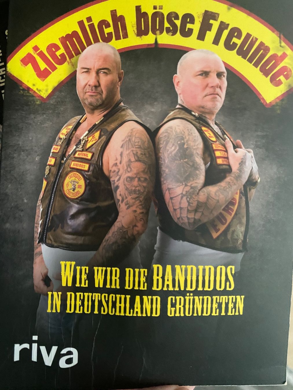 Bücher: Ziemlich Böse Freunde / Riva Verlag – Gebraucht aus Kilchberg ZH von Kenjan