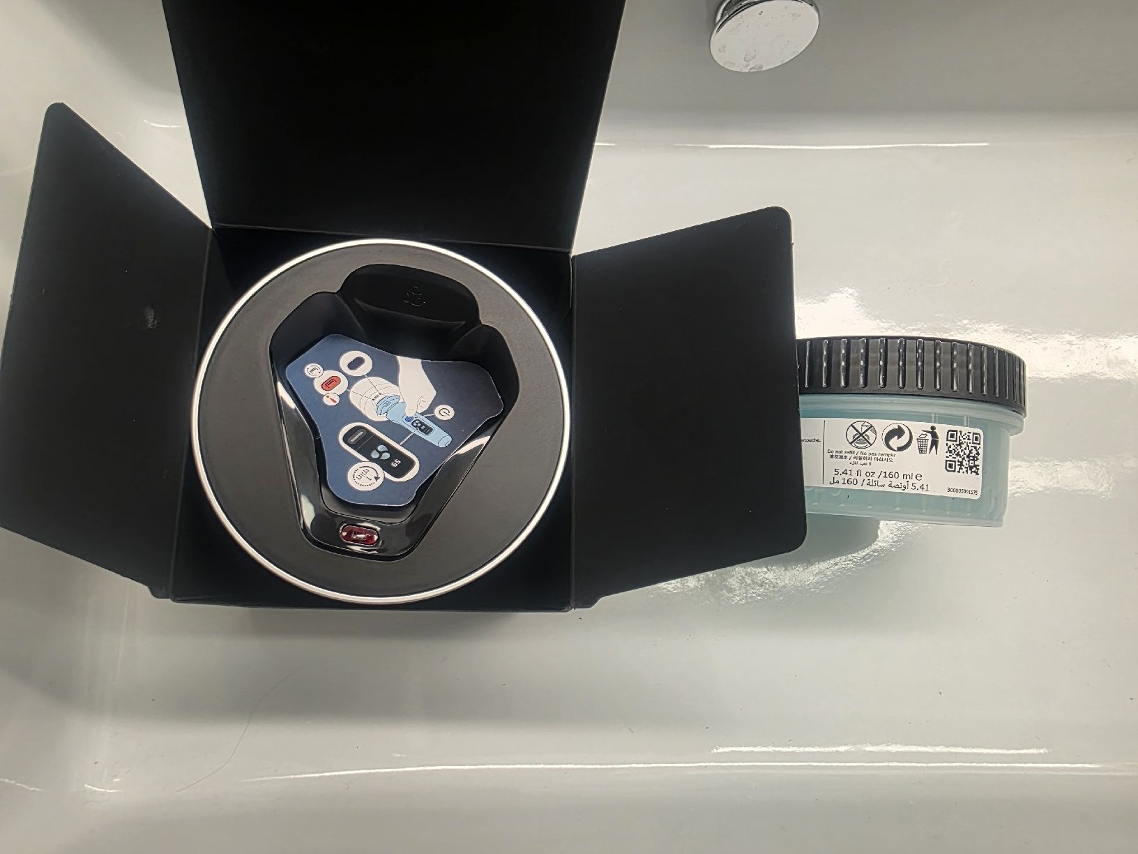 Philips Rasoi & Lamette da barba: Philips Quick Clean Pod Station - Neu – Nuovo e nell'imballaggio originale da Rotkreuz venduto da Icebreaker12 2